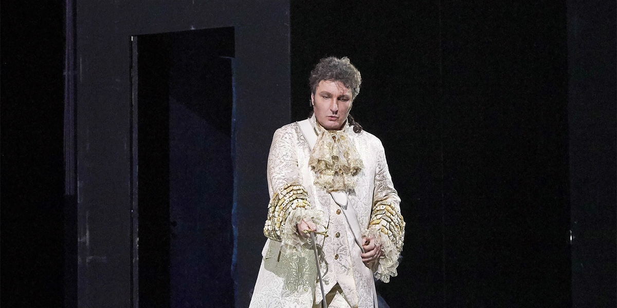 »Don Giovanni«, 1. Akt: Don Giovanni (Ludovic Tézier) präsentiert Leporello (Luca Pisaroni) als Zerlinas Verführer © Wiener Staatsoper GmbH/Michael Pöhn