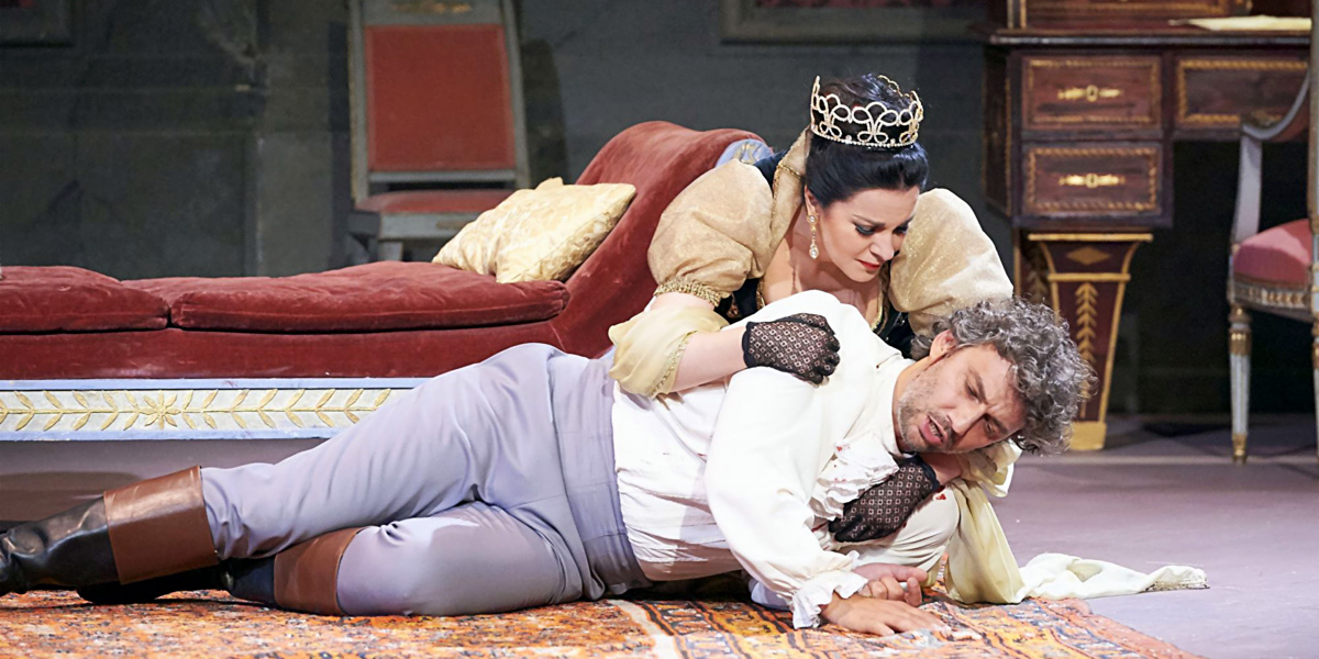 »Tosca«, 2. Akt: Tosca (Angela Gheorghiu) in Sorge um ihren geliebten Cavaradossi (Jonas Kaufmann) © Wiener Staatsoper/Michael Pöhn