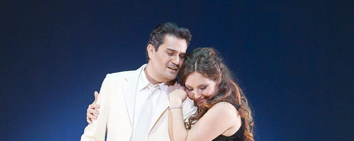 »La traviata«, 2. Akt: Ekaterina Siurina (Violetta Valéry) und Saimir Pirgu (Alfredo Germont) © Wiener Staatsoper GmbH/Michael Pöhn
