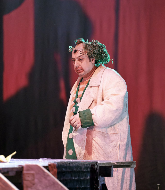 »Pagliacci«, 2. Akt: George Petean bei seinem Wiener Rollen-Debut als Tonio © Wiener Staatsoper GmbH/Michael Pöhn