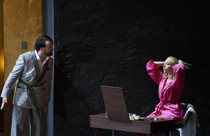 »Le nozze di Figaro«, 2. Akt: Gyula Orendt (Graf Almaviva) und Elsa Dreisig (Gräfin Almaviva) © Staatsoper unter den Linden, Berlin/Matthias Baus