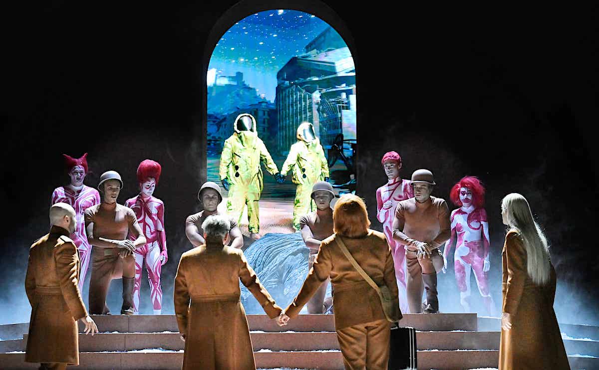 &raquo; Ariadne auf Naxos &laquo;: Schlu&szlig;bild in der Deutung von Ersan Mondtag. &copy; Salzburger Festspiele/Thomas Aurin
